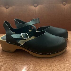 Lotta Black Mid Clog